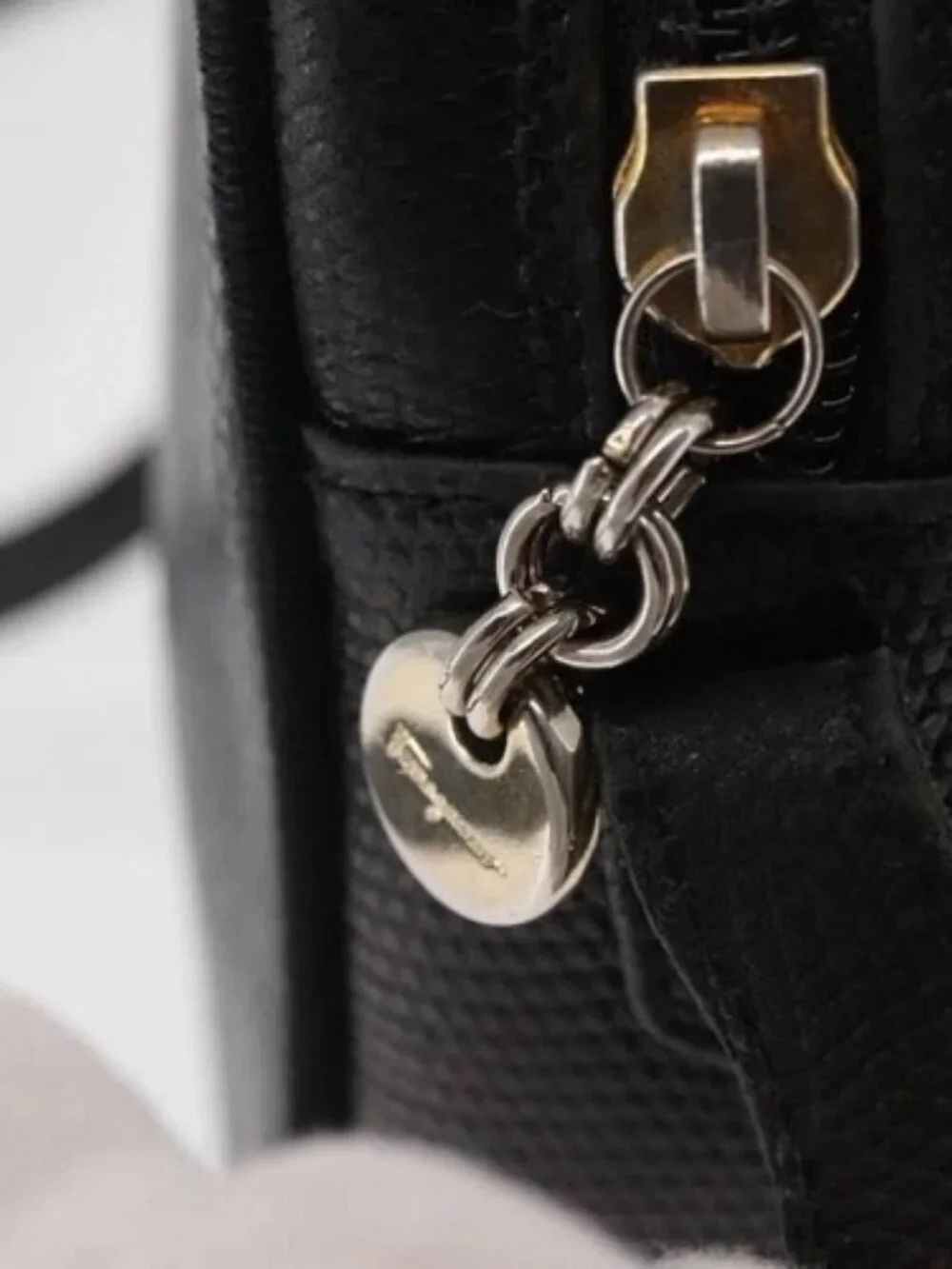 Salvatore Ferragamo Vala Shoulder Bag Leather Black Gold Auth BA7662
